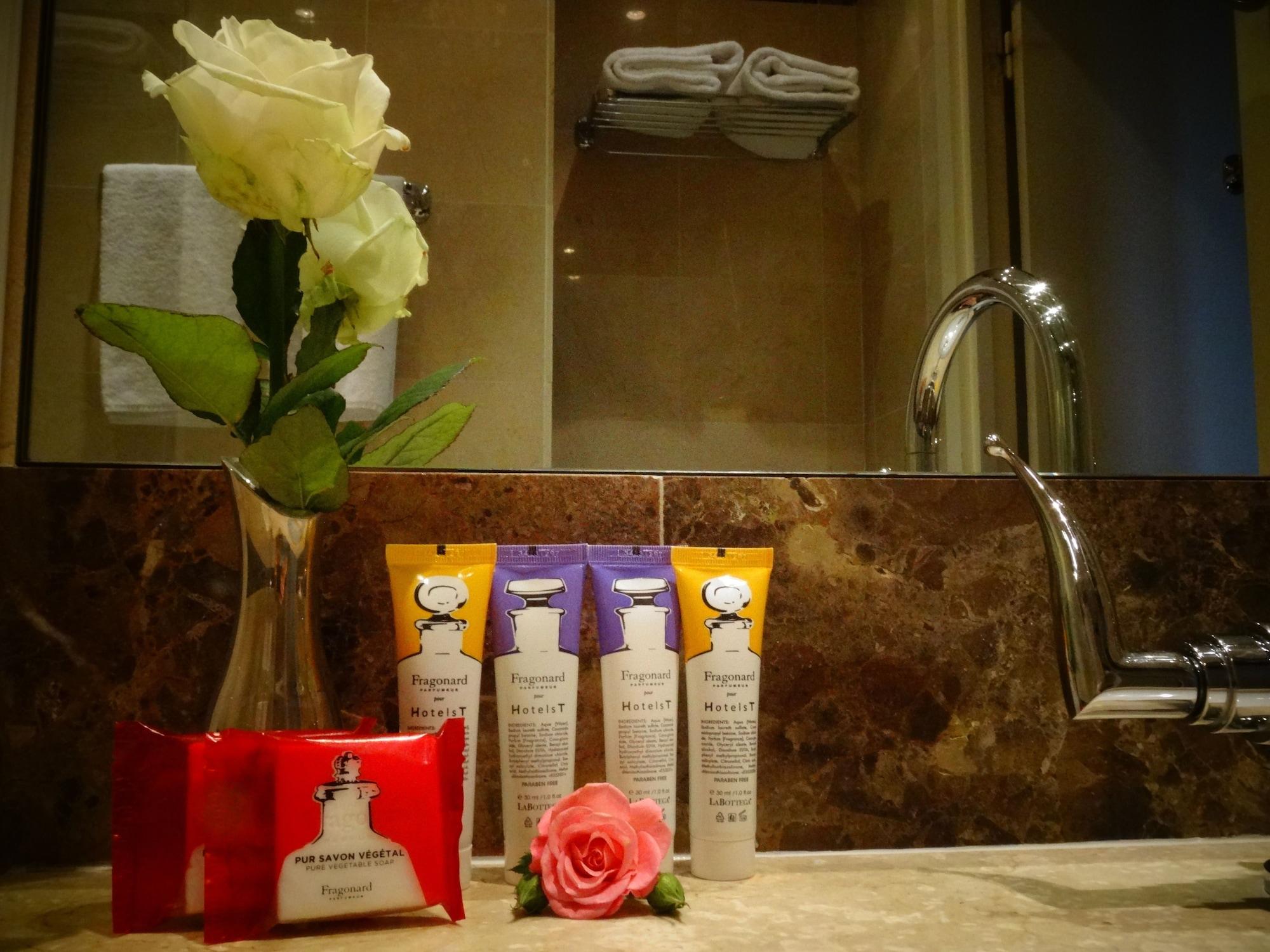 Hotel De Conti 3*