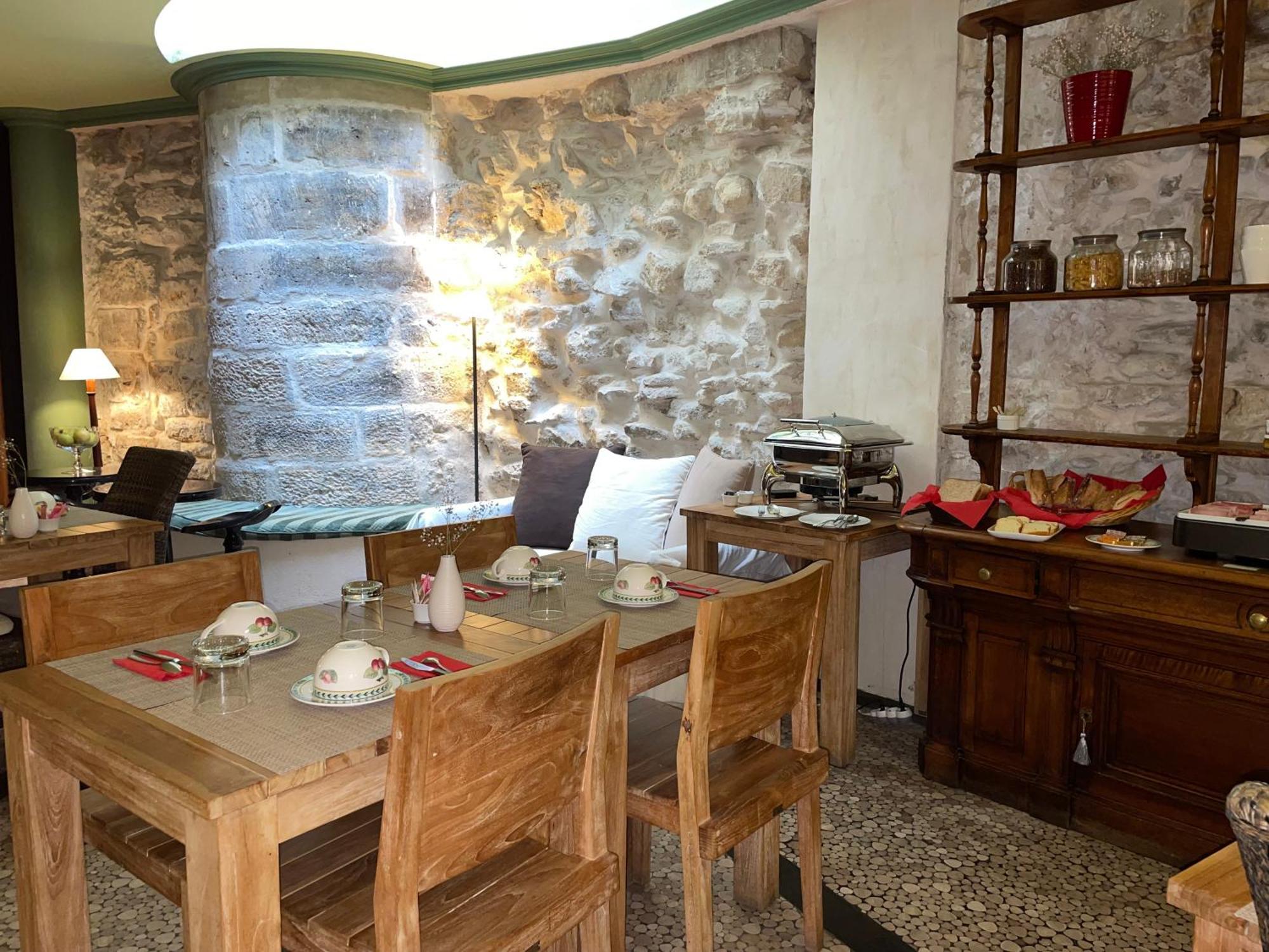 Hotel De Conti